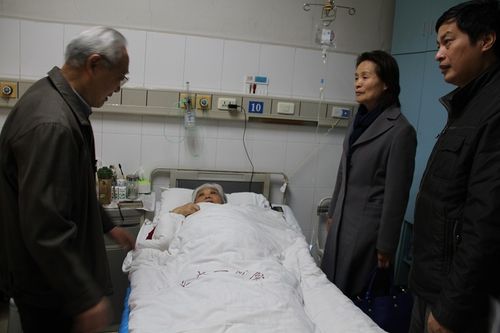 《站在老师窗前》写在第39个教师节‖作者:银建基‖主播:李金钟【中国现代诗歌文化传媒】现代♬ 馨声（图4）