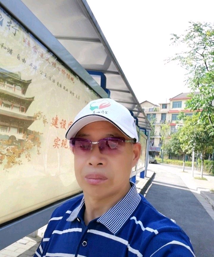 【蓝月亮诗刊】签约诗人：今生有缘/ 霜降三首（图5）
