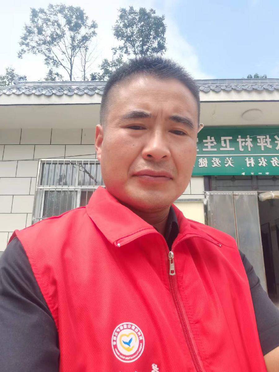 商州区黑山镇张坪村杨占文父子热心公益事业（图2）