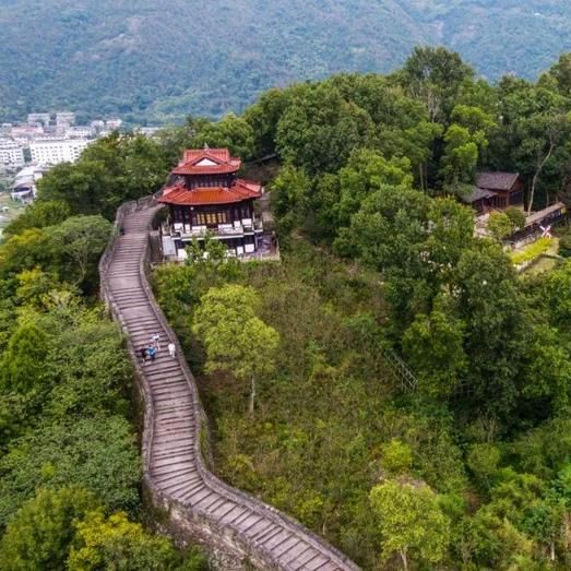 《林海小镇的晨》作者:李夫晨‖主播:李淑良【中国现代诗歌文化传媒】徜徉诗的海洋，聆听天籁之声♬（图5）