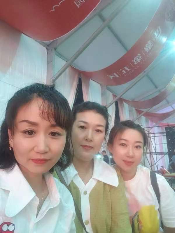 她的爱心如春雨——记中海江城社区主任王玉芬的工作点滴,作者菩提花