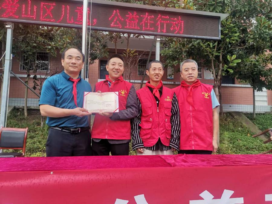 商洛慈善协会家在商洛微公益团队携手多个公益团队，共筑金秋助学梦（图3）