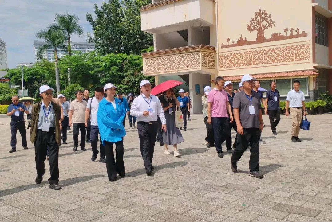云南省民委调研组一行到我校参观调研(图2)