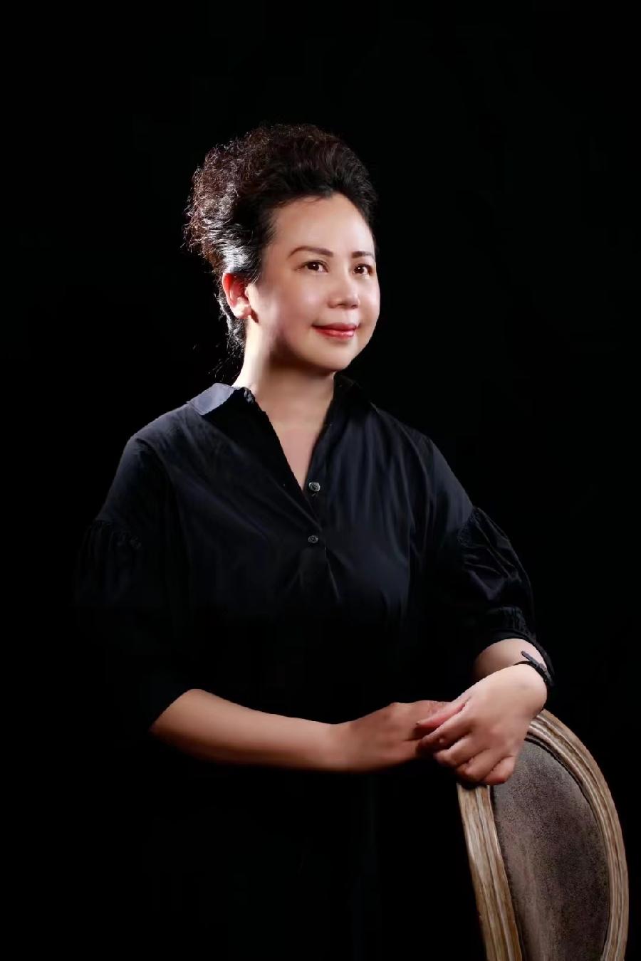丽琴朗诵当代诗人黑马建雄作品《快乐的时光》