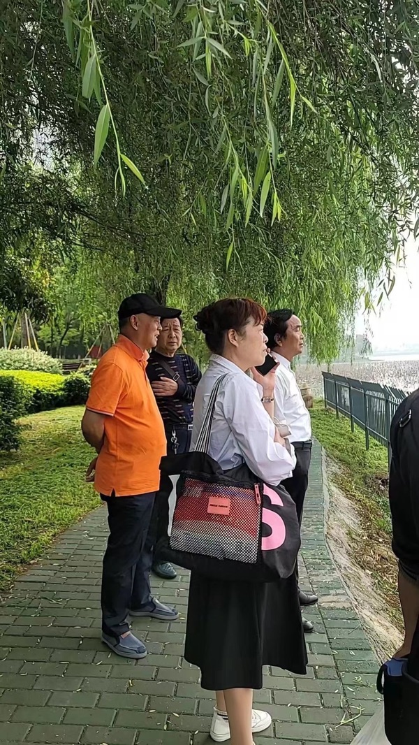武汉市武昌区南湖老年大学文学鉴赏班师生诗作-教师节专辑-第二辑 京津沪头条（图14）