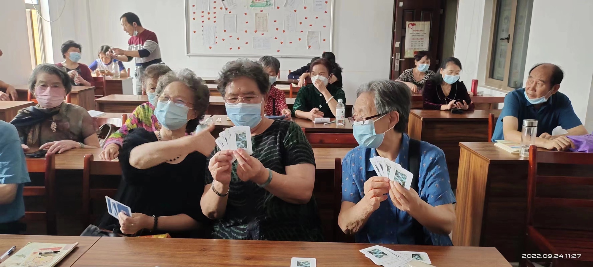 武汉市武昌区南湖老年大学文学鉴赏班师生诗作-教师节专辑-第二辑 京津沪头条（图19）