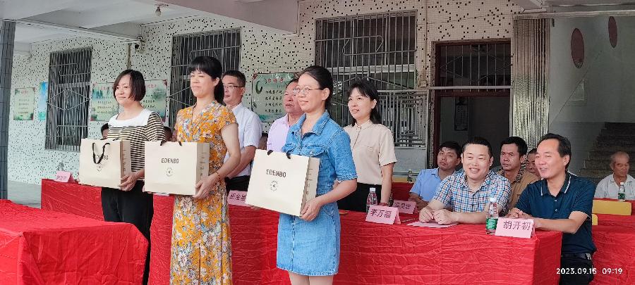 巫金星连续二十六载为家乡奖教奖学受赞扬(图5)
