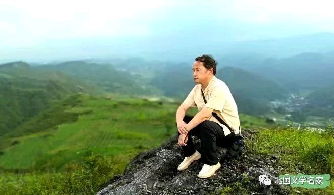 《拾荒者》作者:墨磨人【主播:刘树清】【桃源国际诗歌文化传媒】用声音传递温暖以诵读致敬人生♬（图10）
