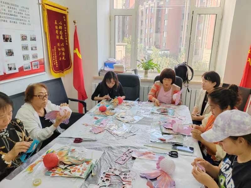 笑声的份量——太阳岛办事处街工委书记李建扬双节前走访各社区。作者菩提花(图4)