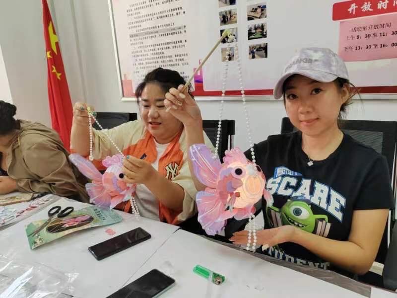 笑声的份量——太阳岛办事处街工委书记李建扬双节前走访各社区。作者菩提花(图6)