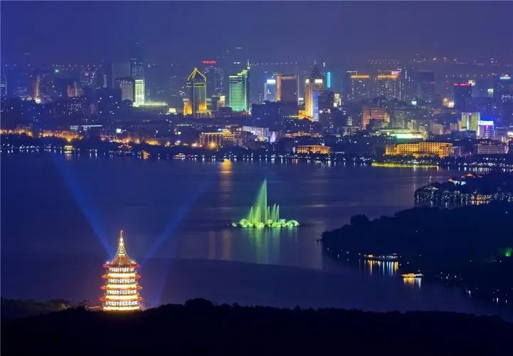 【自由诗】《西湖畔》作者/金明（图2）