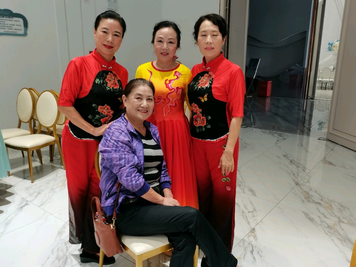 【中國新聞詩雯網】监利市老干局霞满天志愿者协会庆国庆迎六运（图4）