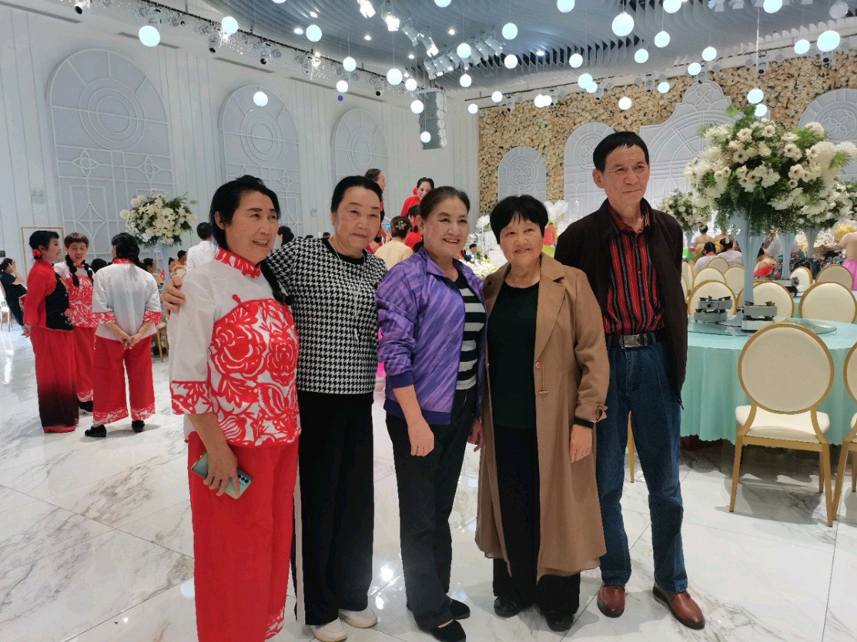 【中國新聞詩雯網】监利市老干局霞满天志愿者协会庆国庆迎六运（图5）