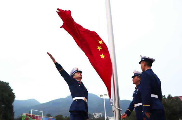 《五星红旗每天升起》作者:任学路【主播:我还是我】【中国现代诗歌文化传媒】现代♬ 馨声（图4）