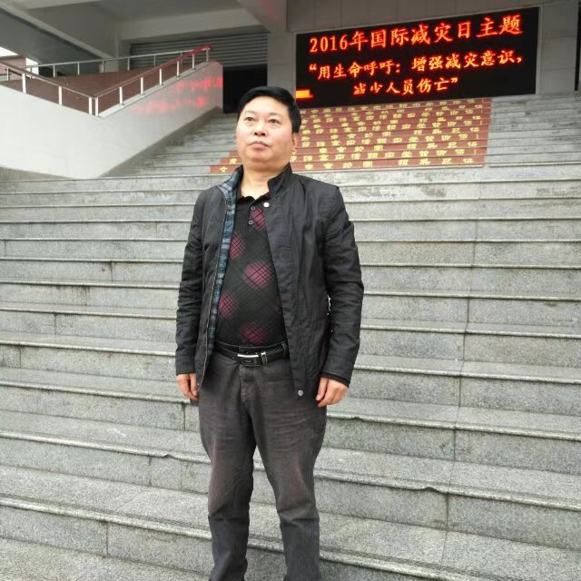 老菩提朗诵当代诗人刘顺洪作品《月亮的私心》
