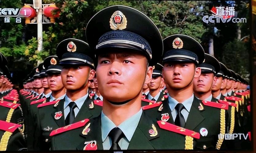 《新时代的中国军人》作者:王德强【主播:马艺军】【桃源国际诗歌集团】用声音传递温暖以诵读致敬人生♬（图8）