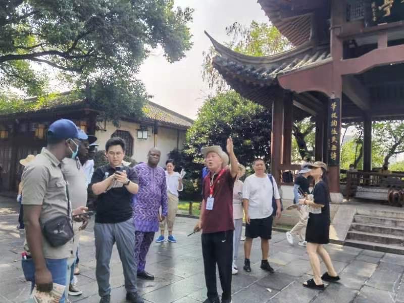 深秋,作者周智敏
