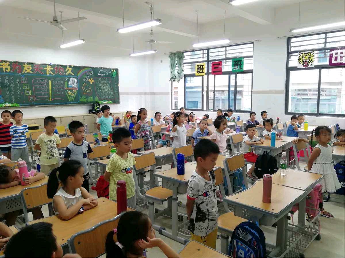 【明心文学】校园五彩斑斓的花儿 作者/漂泊奇遇 主播/薇薇（图3）