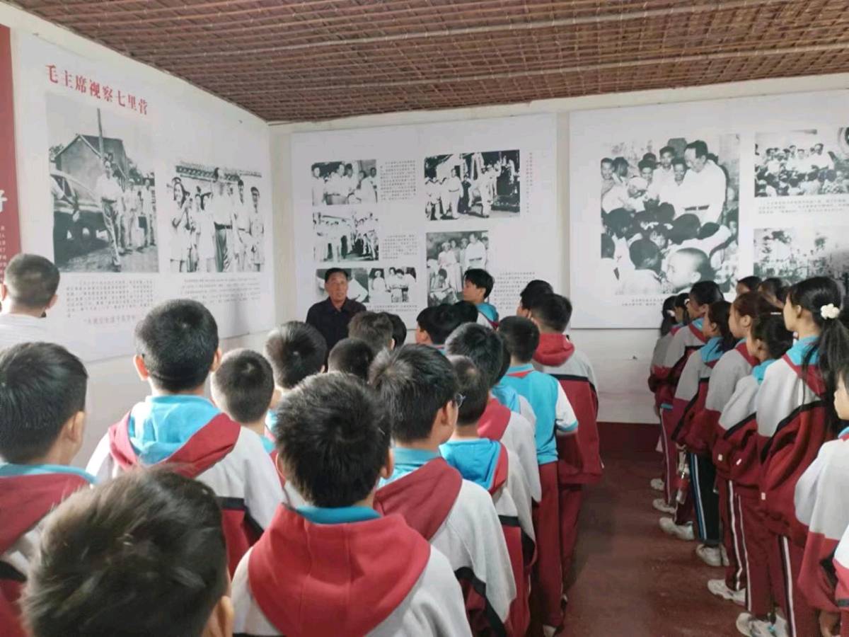 中国农科院灌溉研究所研学基地组织新乡市三十二中学生走进新乡县七里营毛主席视察田等地参观研学（图3）
