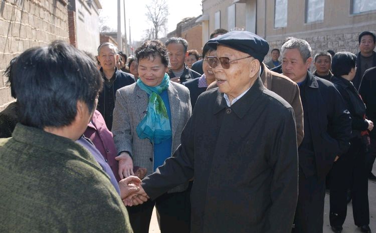 《百岁将军的故乡情》联机全球发布叶子青青作品（图6）
