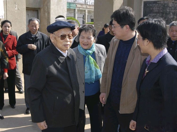 《百岁将军的故乡情》联机全球发布叶子青青作品（图12）
