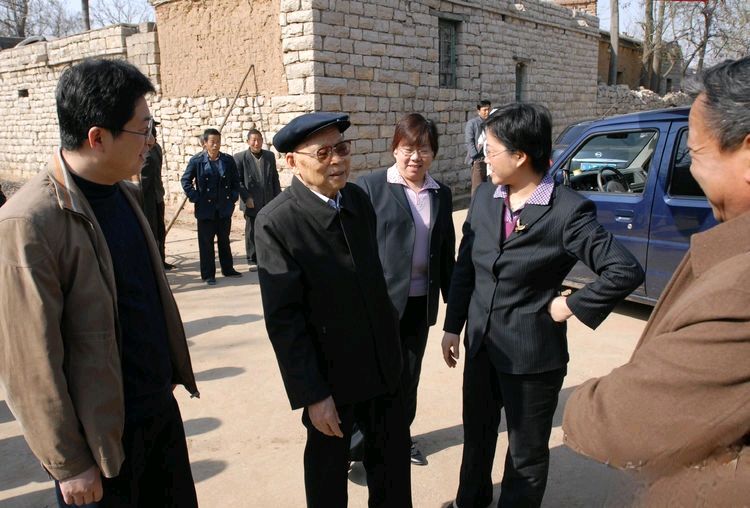《百岁将军的故乡情》联机全球发布叶子青青作品（图13）