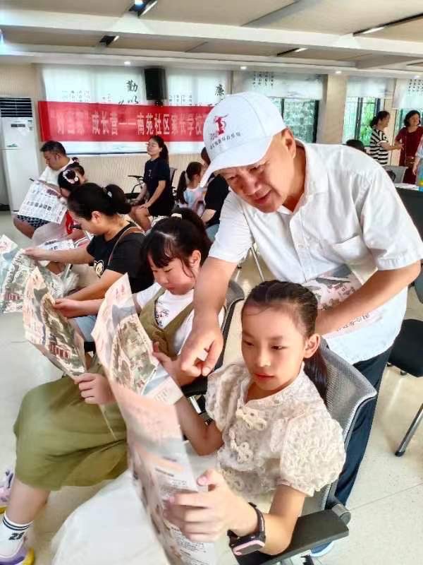 湖北游客说“拋话”——《听志愿者讲黄鹤楼的故事》之61作者:周智敏