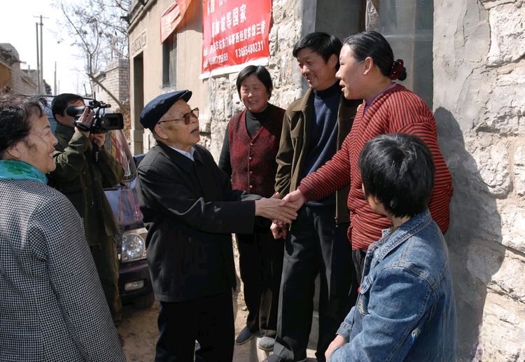 《百岁将军的故乡情》联机全球发布叶子青青作品（图18）