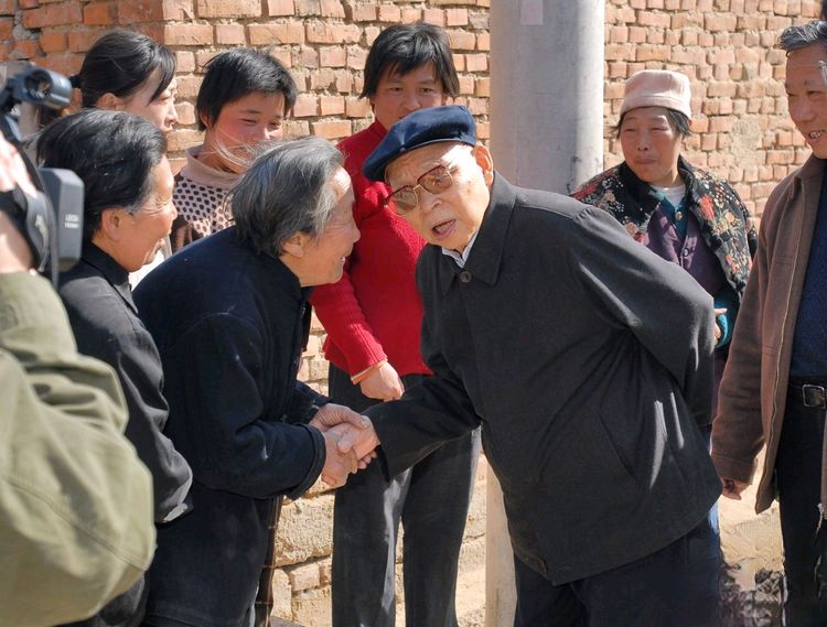 《百岁将军的故乡情》联机全球发布叶子青青作品（图21）