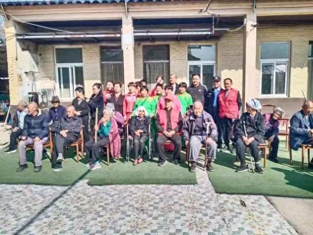 【中國新聞詩雯網】界首市光武镇老年协会爱心送进养老院文艺演出活动（图3）