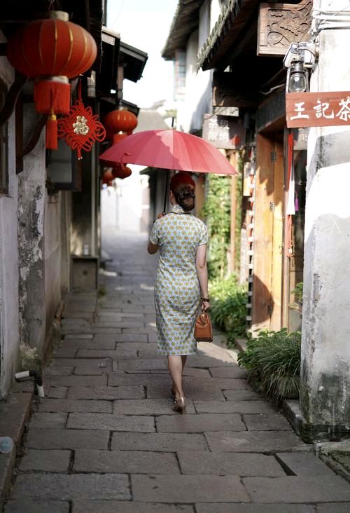 《藏起来的爱》作者:蓝精灵【主播:悠闲】【桃源国际诗歌集团】用声音传递温暖以诵读致敬人生♬（图4）