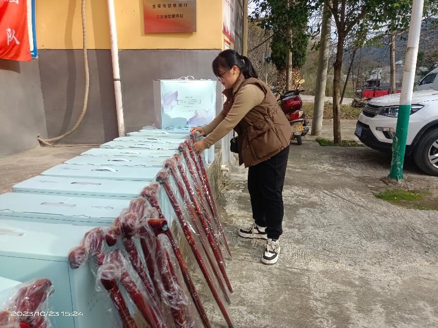 情暖重阳,关爱老人:商州区民政局公益在行动(图4)