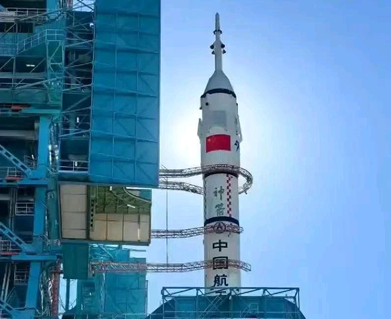 天净沙-神舟17号最年轻团队启程“天宫” 文/冯志清（上海）【冰心文化传媒】（图11）