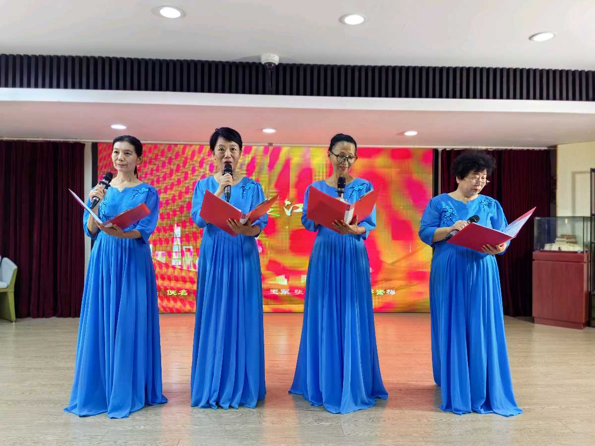 五支群众朗诵团体联袂举办“诵读经典 情系中华”朗诵会 ‖ 金秋诵经典 深情寄中华（图10）