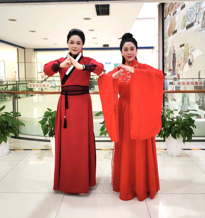 五支群众朗诵团体联袂举办“诵读经典 情系中华”朗诵会 ‖ 金秋诵经典 深情寄中华（图29）