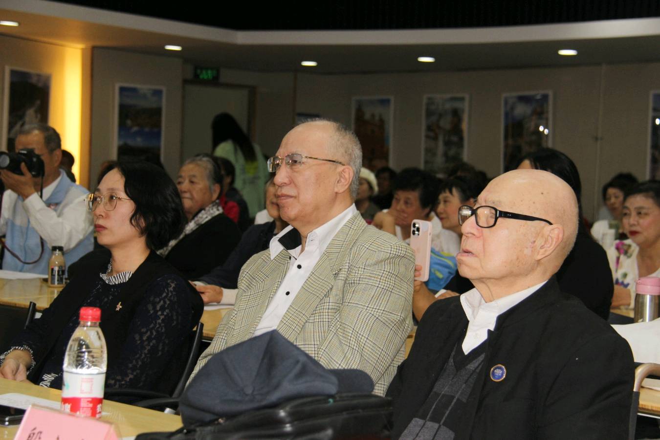 五支群众朗诵团体联袂举办“诵读经典 情系中华”朗诵会 ‖ 金秋诵经典 深情寄中华（图4）
