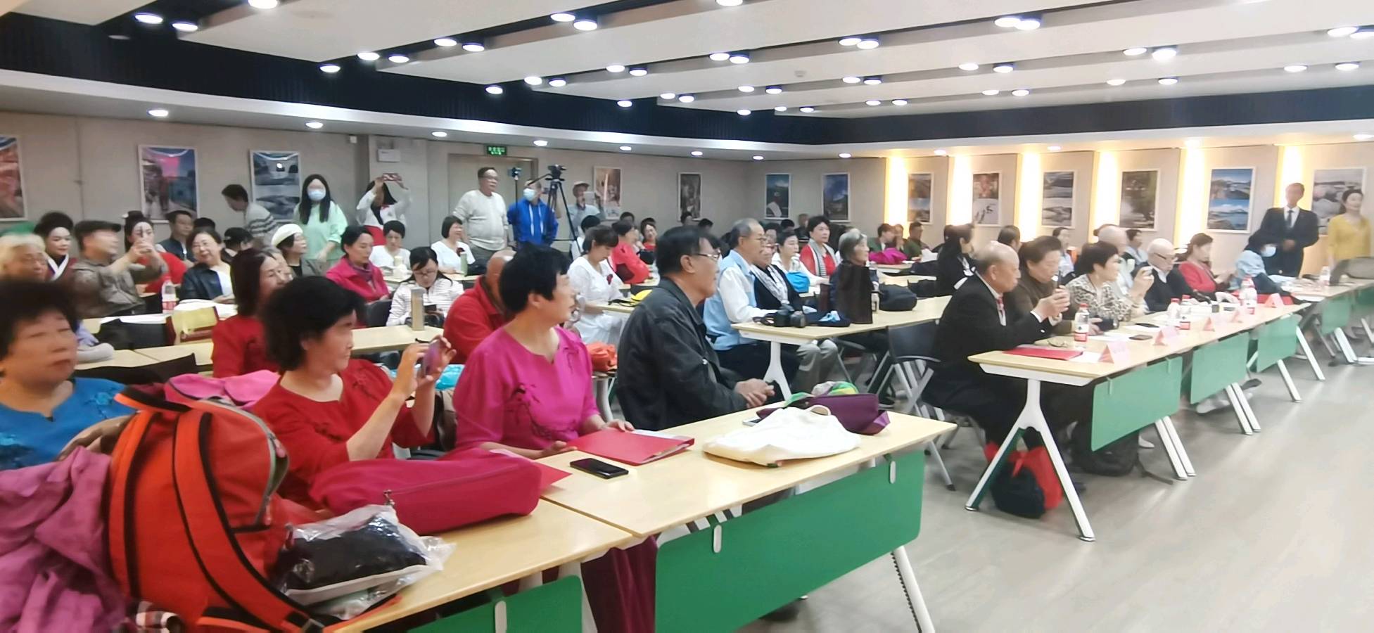 五支群众朗诵团体联袂举办“诵读经典 情系中华”朗诵会 ‖ 金秋诵经典 深情寄中华（图37）