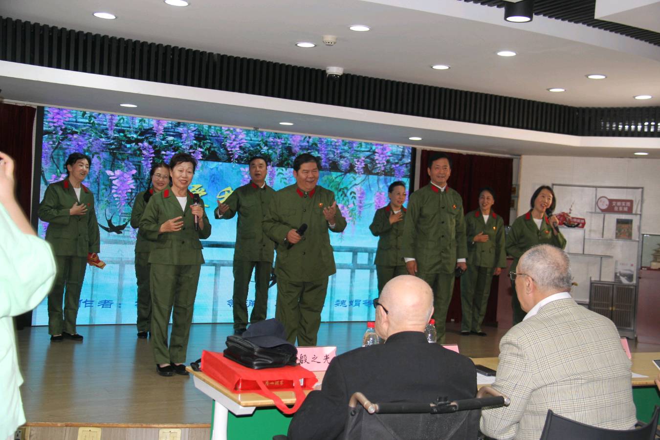 五支群众朗诵团体联袂举办“诵读经典 情系中华”朗诵会 ‖ 金秋诵经典 深情寄中华（图16）