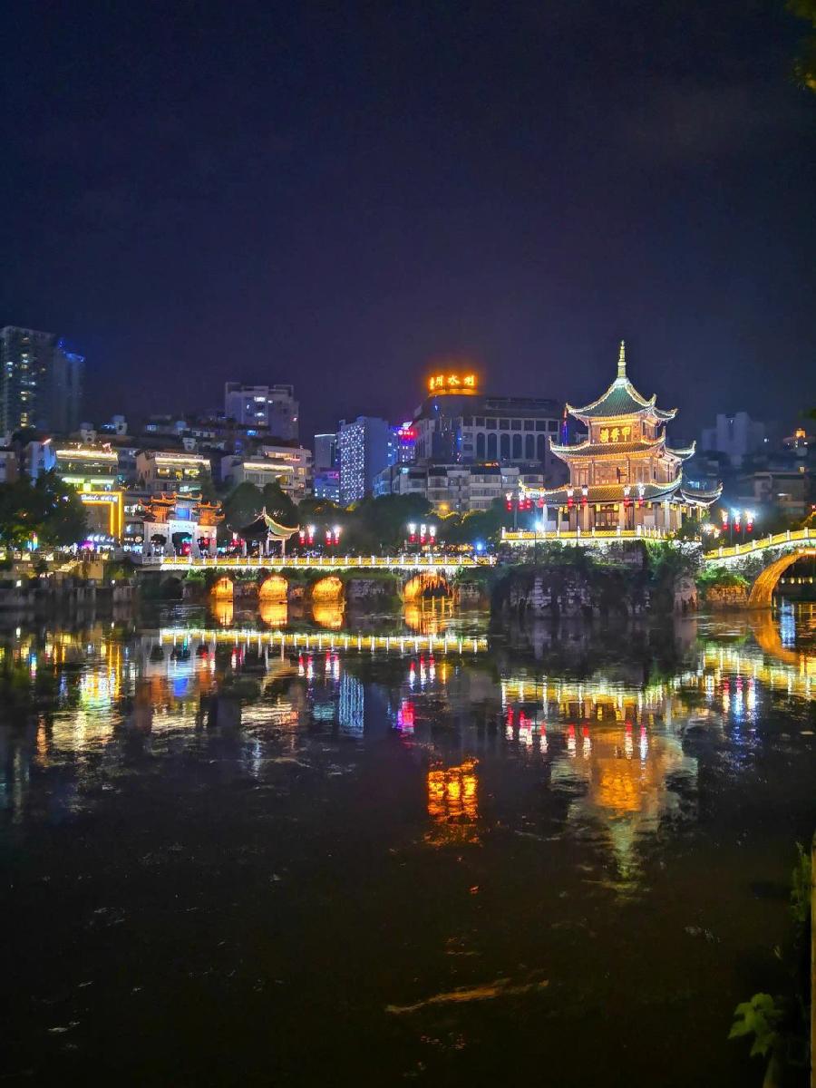 刘林丽诗歌作品222期《甲秀楼》主播 玫瑰 编辑制作刘林丽(图5)