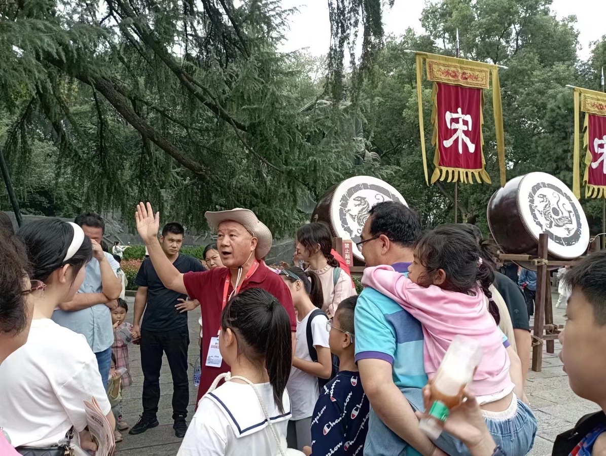 百子歌《夸夸青山好人一一周智敏》,作者:杨汉群