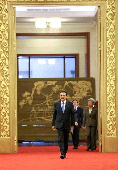【特聘文学顾问、签约诗人作家赵保国(赵勰)先生深情悼总理‖白色的彼岸花】荐赏(图5)