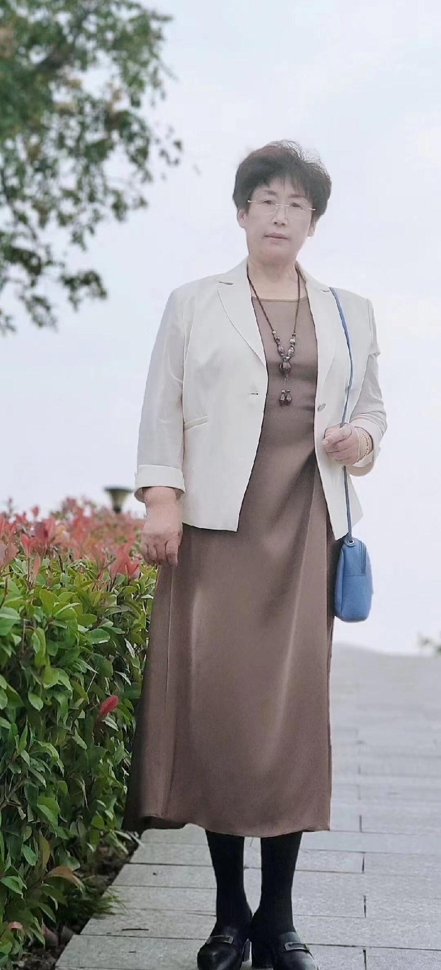 签约作家王瑞逸（淡然如菊）女士婉约、让人心怜《失去的爱》第一专辑丨中国桂林都市文学社第1032期桂林头条（图4）