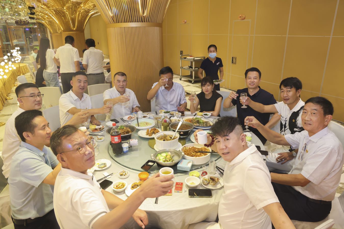 海口辽宁鞍山商会经过3个月的筹备，於8月28日上午10点58分正式揭牌成立（图55）
