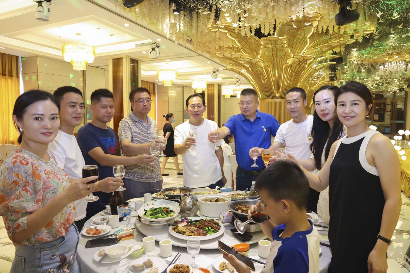 海口辽宁鞍山商会经过3个月的筹备，於8月28日上午10点58分正式揭牌成立（图57）
