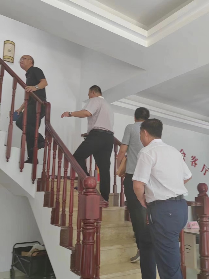 热烈欢迎海口市工商业联合会副主席洪飞，组织部长周吉玉亲临《海口辽宁鞍山商会》指导工作（图2）