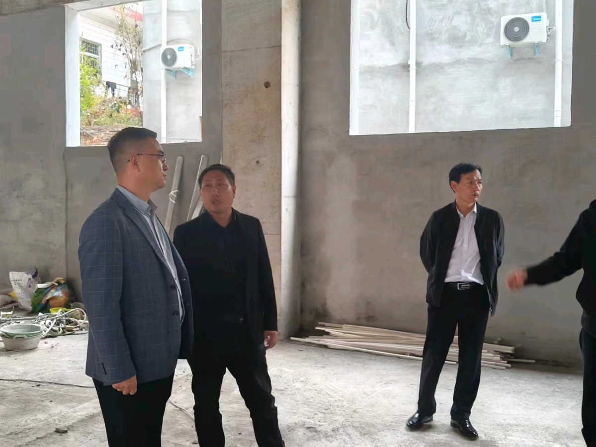 河南南召：领导家长暖心陪餐，共守学生舌尖安全（图2）