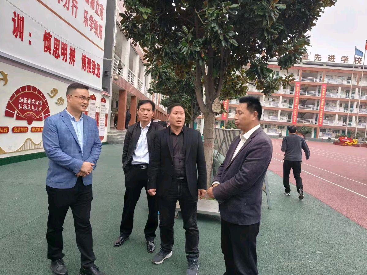 河南南召：领导家长暖心陪餐，共守学生舌尖安全（图4）