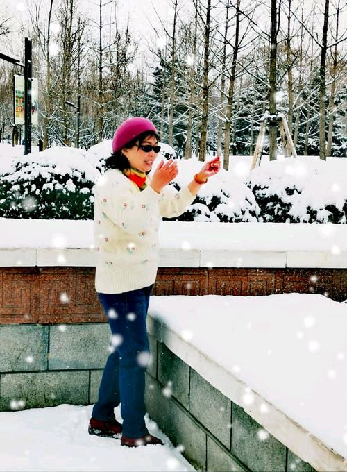 《飘舞的小雪花》作者:秋谷【主播:刘树清】【桃源国际诗歌集团】用声音传递温暖以诵读致敬人生♬（图5）