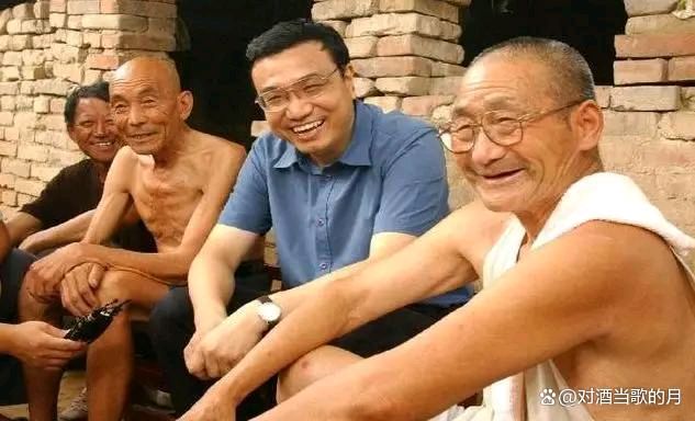 【中国长江文学社】《总理鞋子上的泥》作者 剑花//主播 周圣凯//编辑 岁月静好 第6799期（图6）