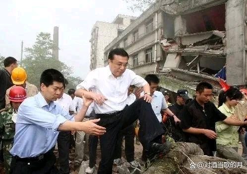 【中国长江文学社】《总理鞋子上的泥》作者 剑花//主播 周圣凯//编辑 岁月静好 第6799期（图9）